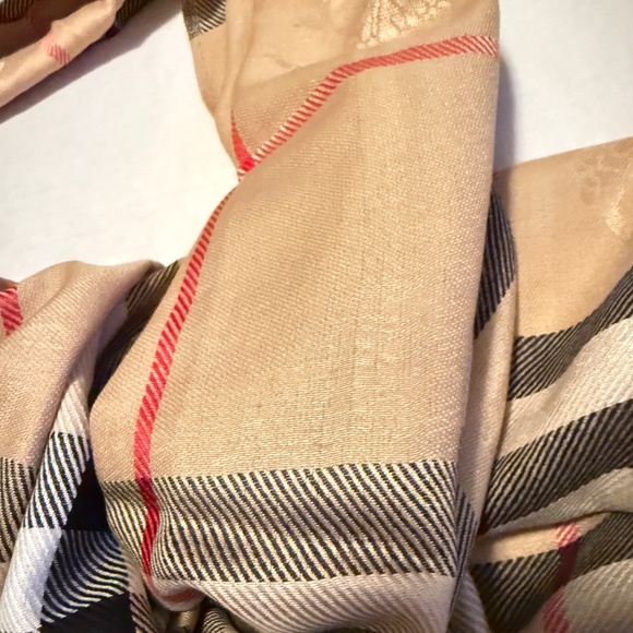 Burberry Women's Classic Nova Check Cashmere Scarf NWT - Picture 3 of 5